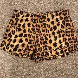 Size medium leopard print shorts. Tags attached